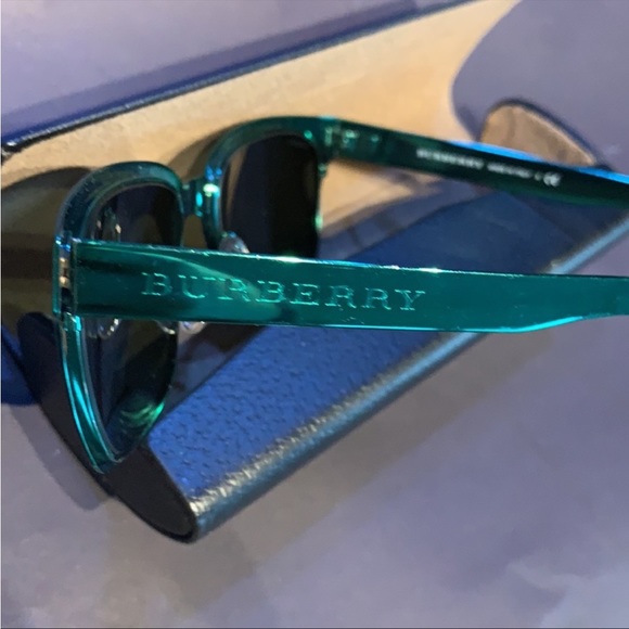 Burberry sunglasses green metallic sunnies - Picture 4 of 12